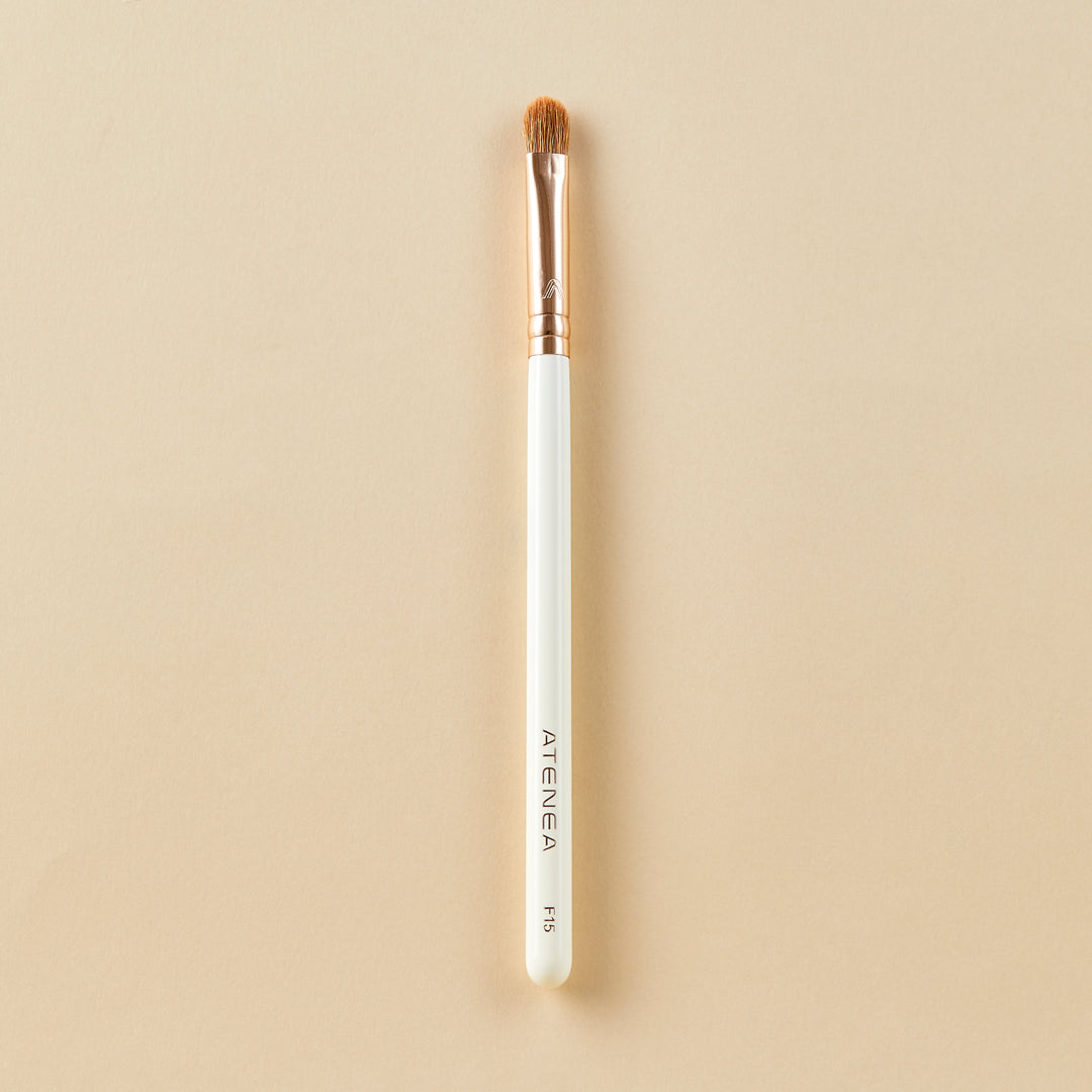 WHITE QUEEN - F15 FLAT EYELID BRUSH
