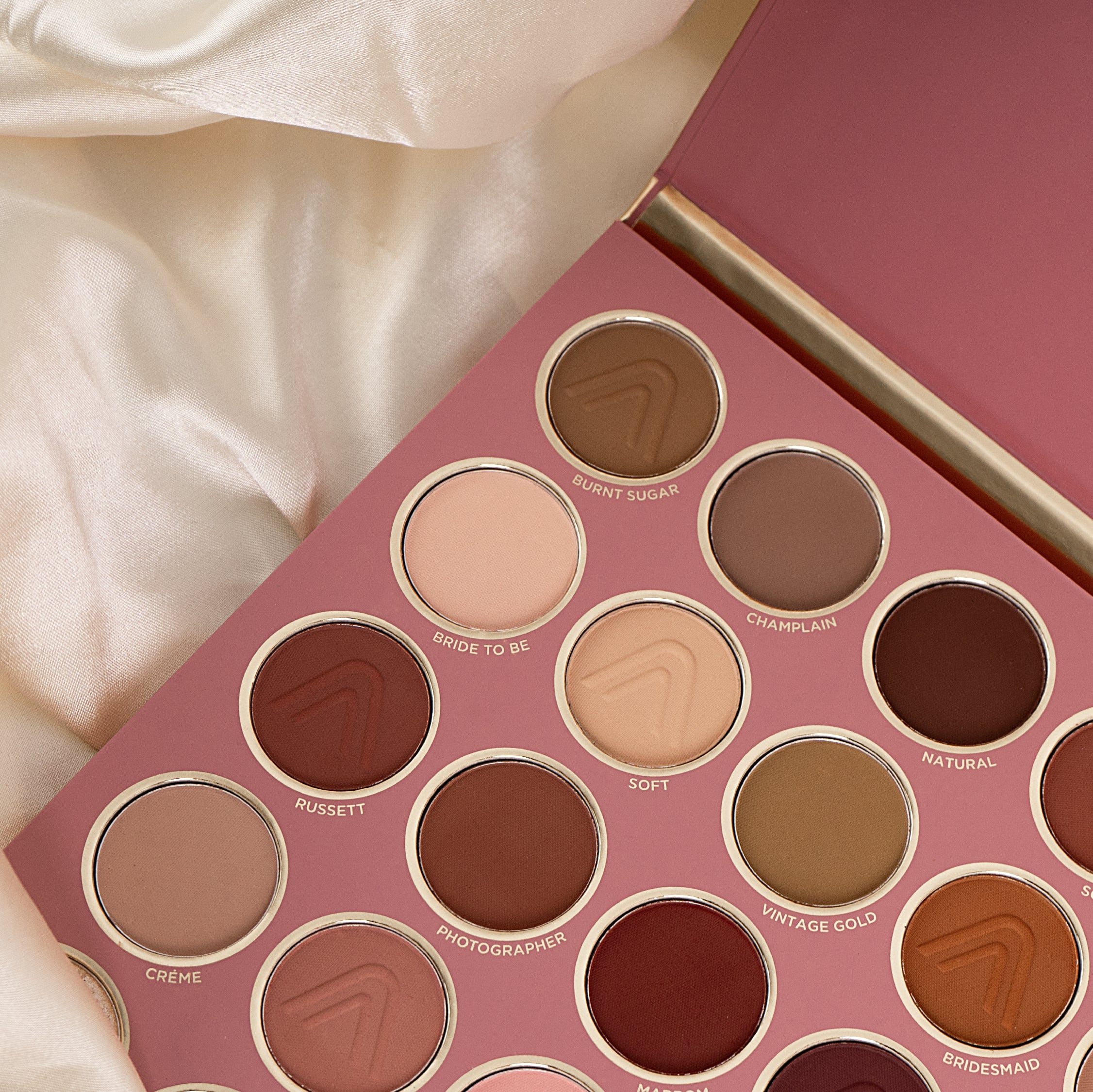 PALETA DE SOMBRAS CLASSIC MAKEUP EXPERT