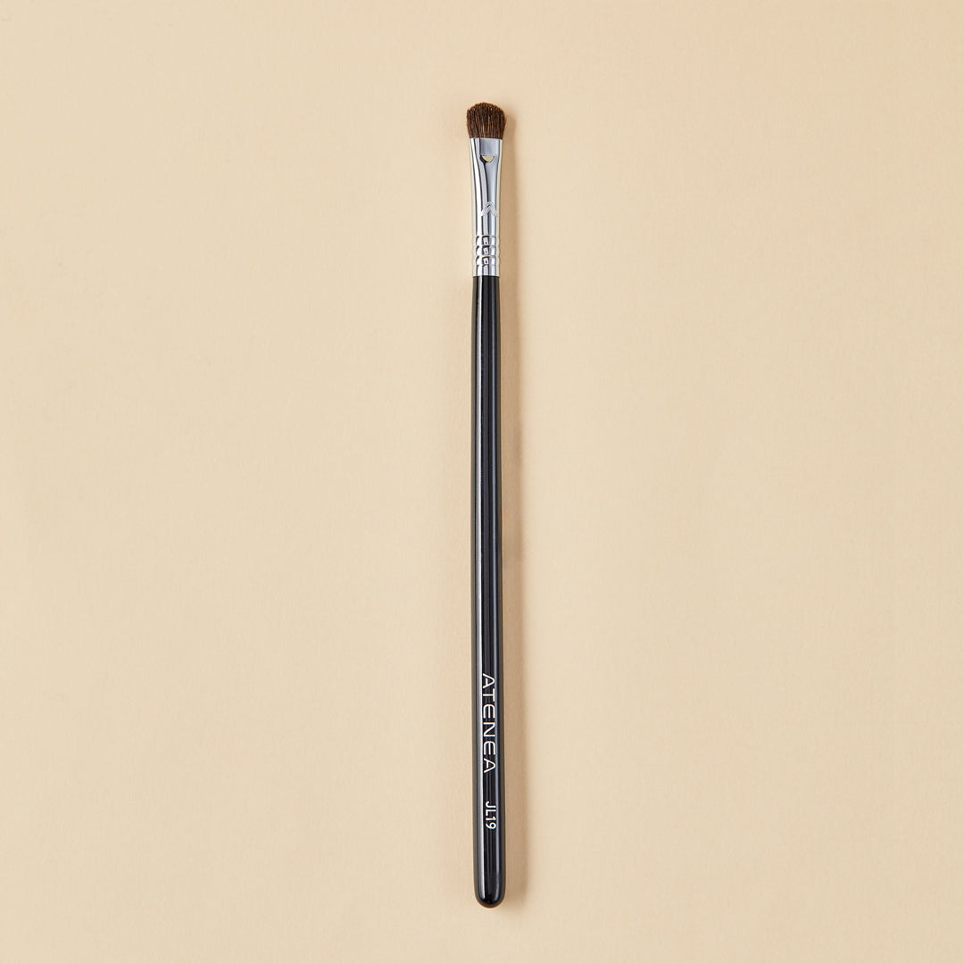 RUNWAY COLLECTION - JL19 PRECISION EYE BRUSH