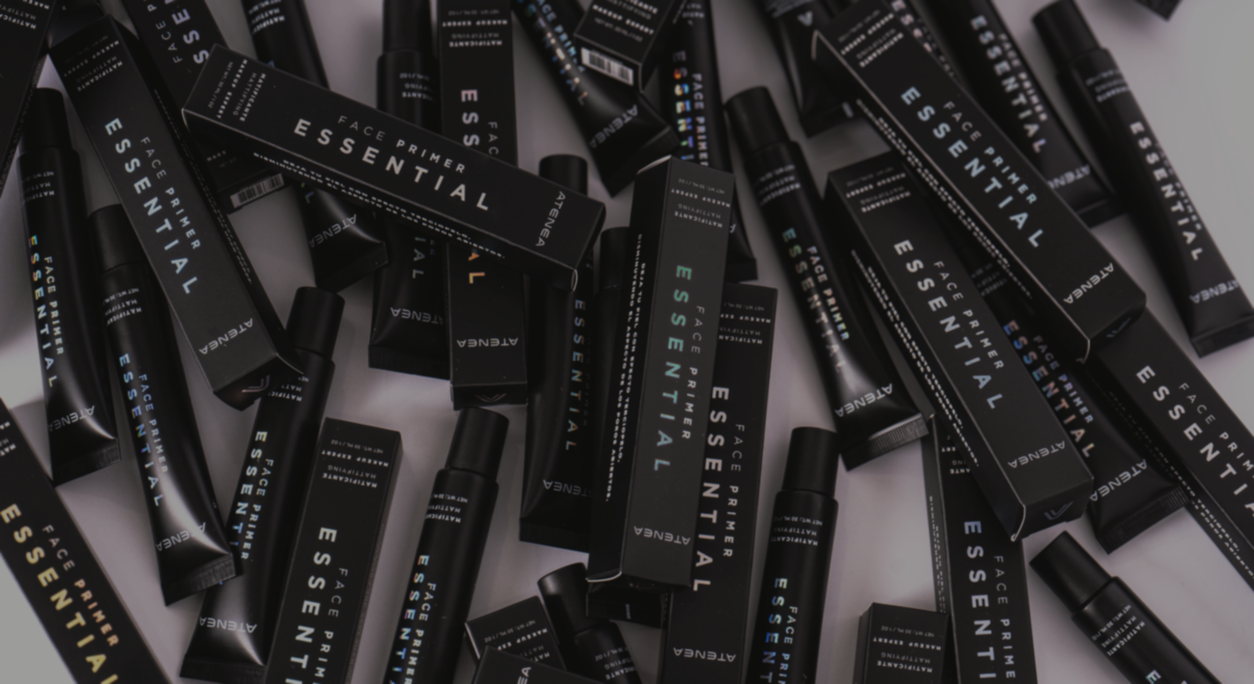 Primer de maquillaje. Prebase de maquillaje. Para qué sirve el primer. Beneficios del primer de maquillaje. Cómo aplicar el primer. Durabilidad del maquillaje. Control del brillo con primer.