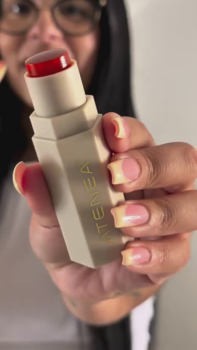 ¿Un solo producto para todo el maquillaje? 😍 Este 3 en 1 de Atenea es rubor, sombra y labial. Su te